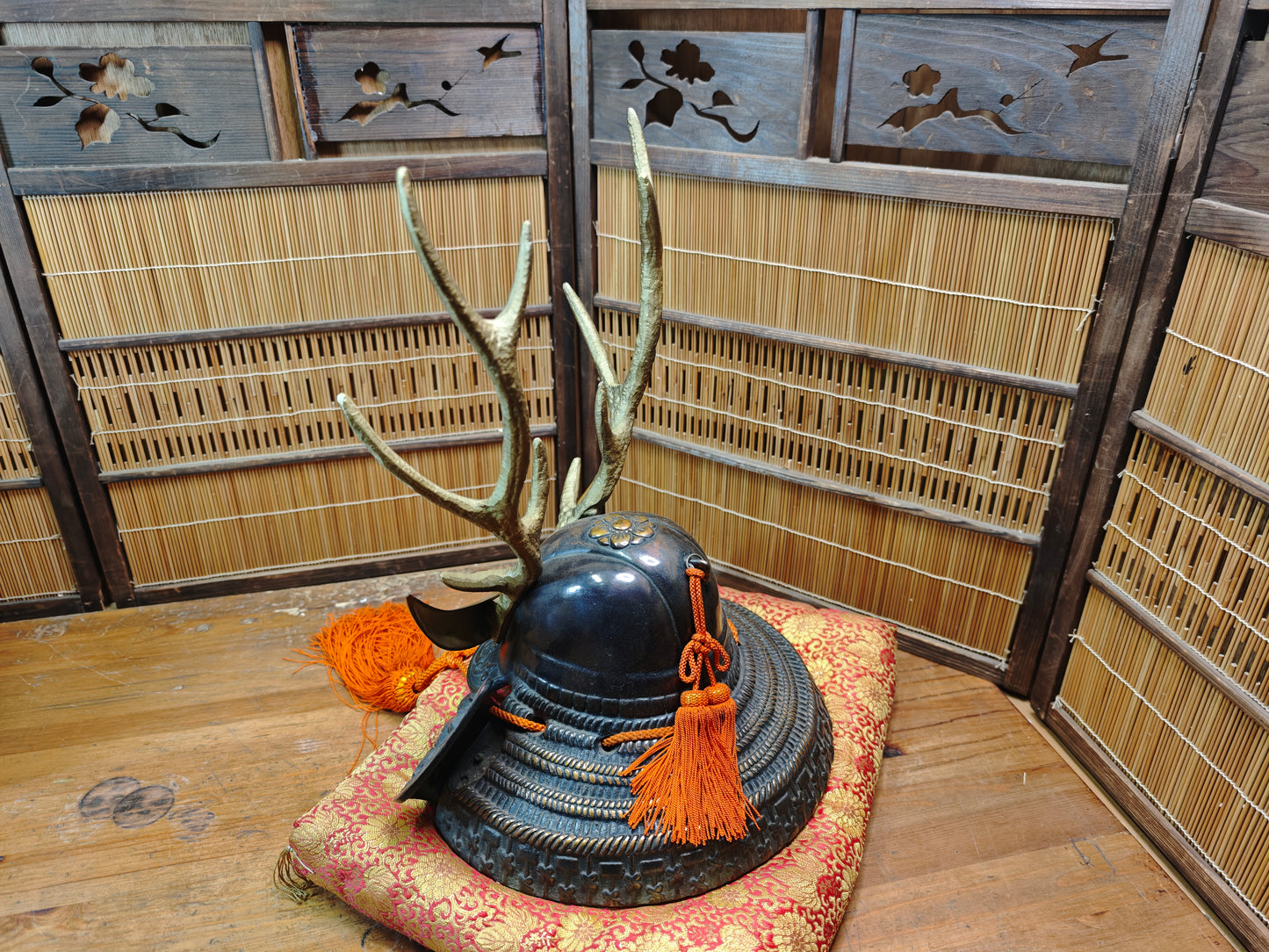 Vintage Japanese Samurai Kabuto Helmet Sword Display Stand Steel Heavy