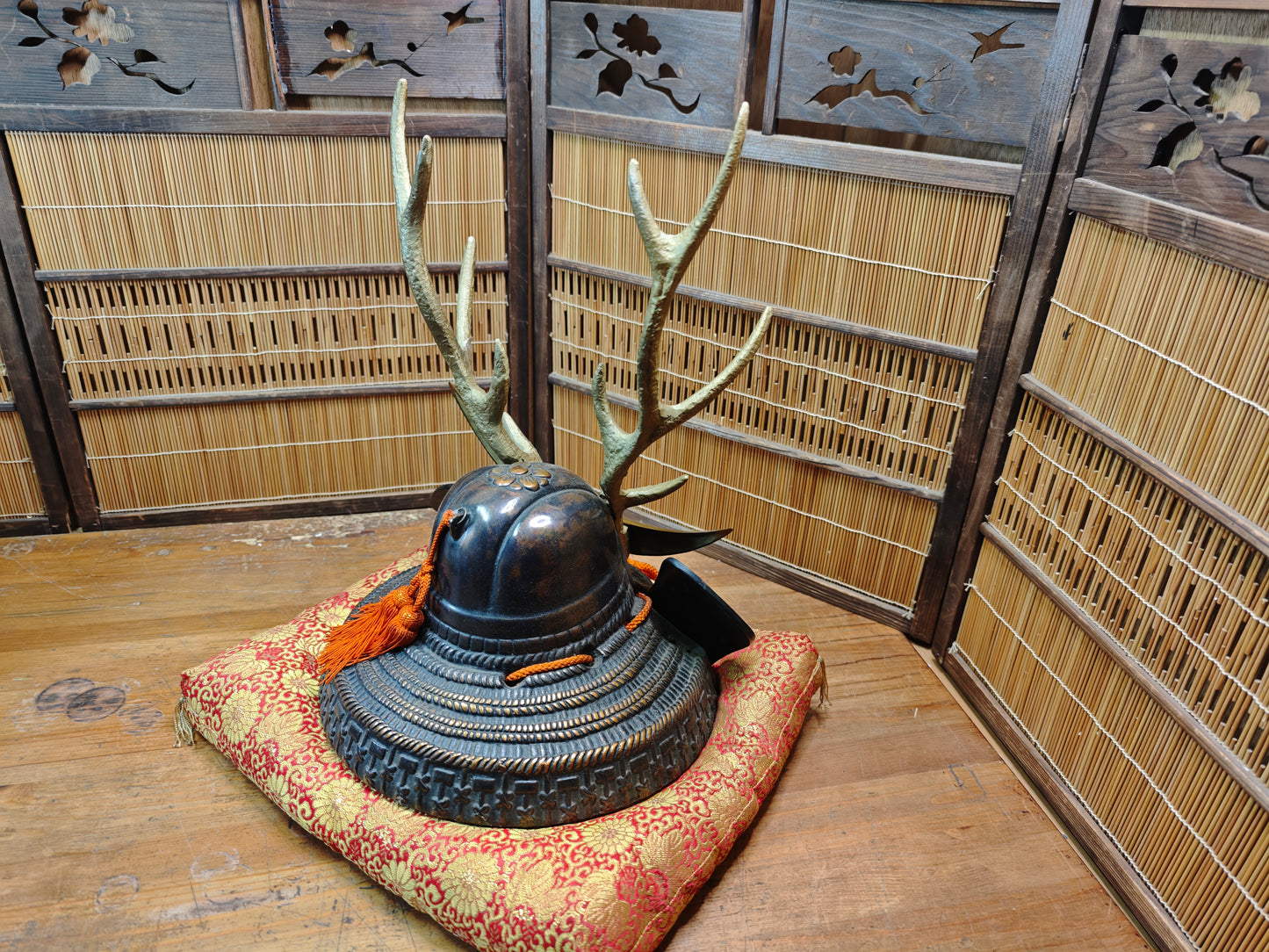 Vintage Japanese Samurai Kabuto Helmet Sword Display Stand Steel Heavy