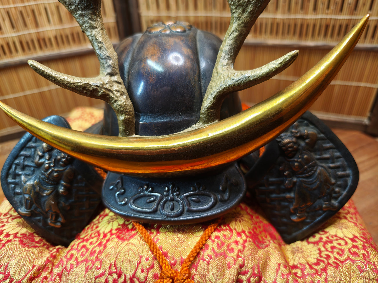 Vintage Japanese Samurai Kabuto Helmet Sword Display Stand Steel Heavy