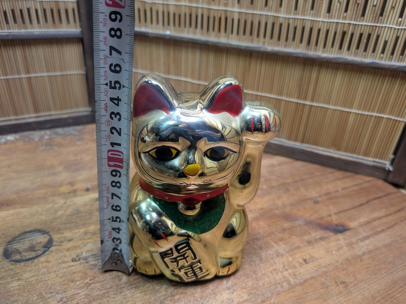 Vintage Japanese Gold Maneki Neko Ceramic Lucky Cat Figurine Auction JP