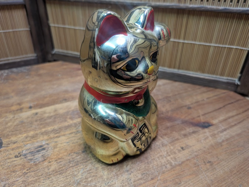Vintage Japanese Gold Maneki Neko Ceramic Lucky Cat Figurine Auction JP
