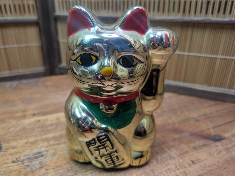 Vintage Japanese Gold Maneki Neko Ceramic Lucky Cat Figurine Auction JP