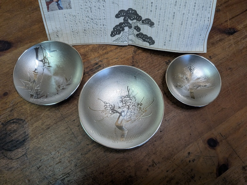 Authentic Osaka Naniwa Suzuki Tin Sake Cup Set Shōchikubai in Wood Box