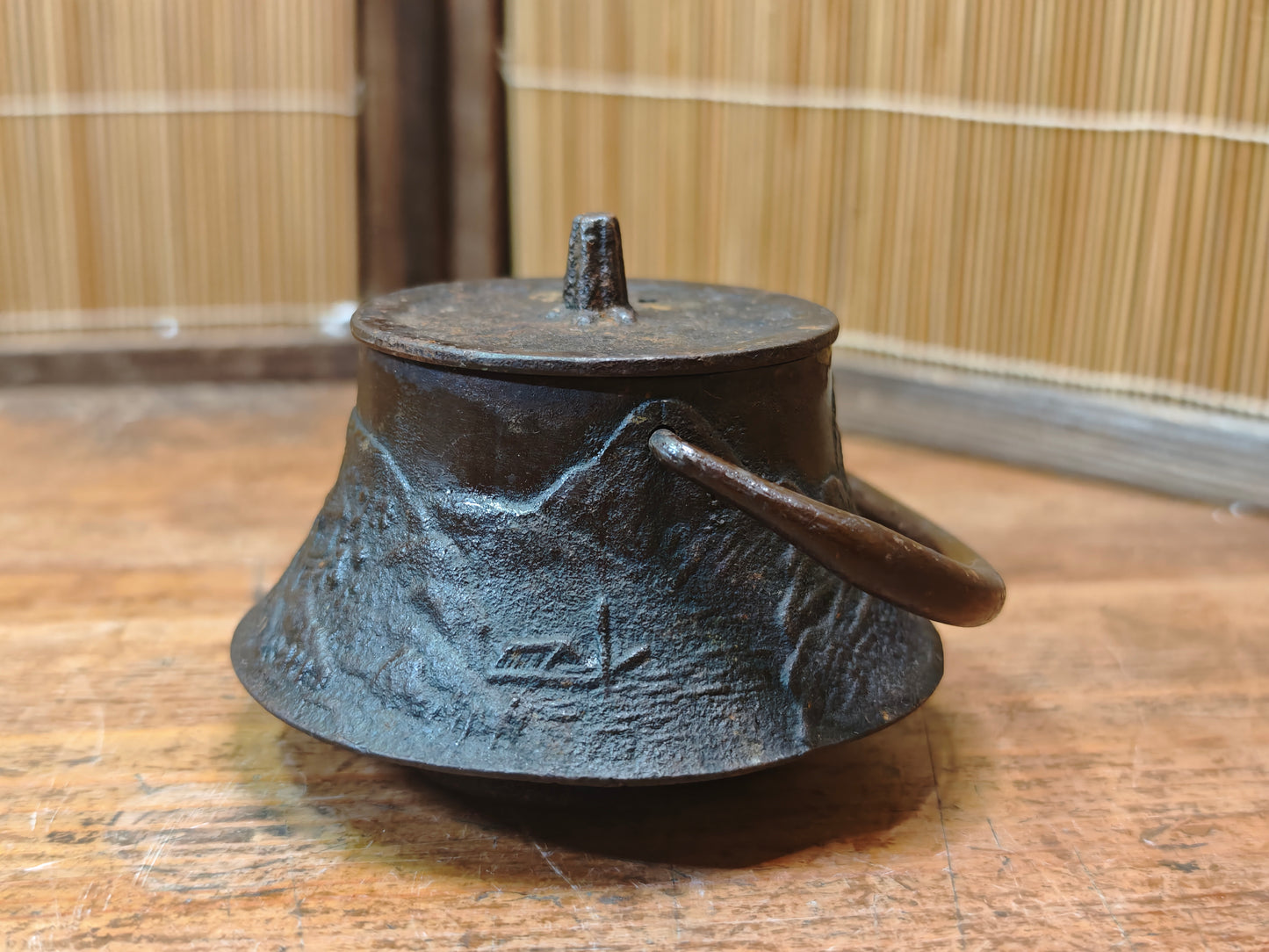 Japanese Tetsubin 1940s Cast Iron Teapot Hand Engraved Landscape Kettle