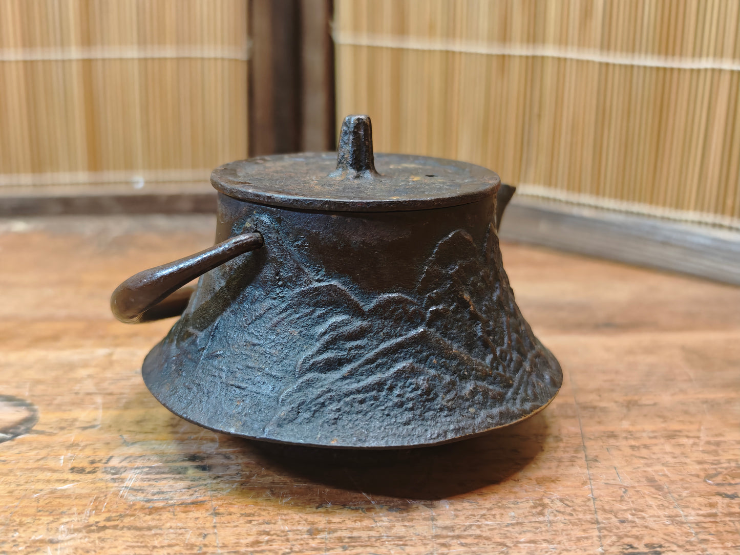 Japanese Tetsubin 1940s Cast Iron Teapot Hand Engraved Landscape Kettle