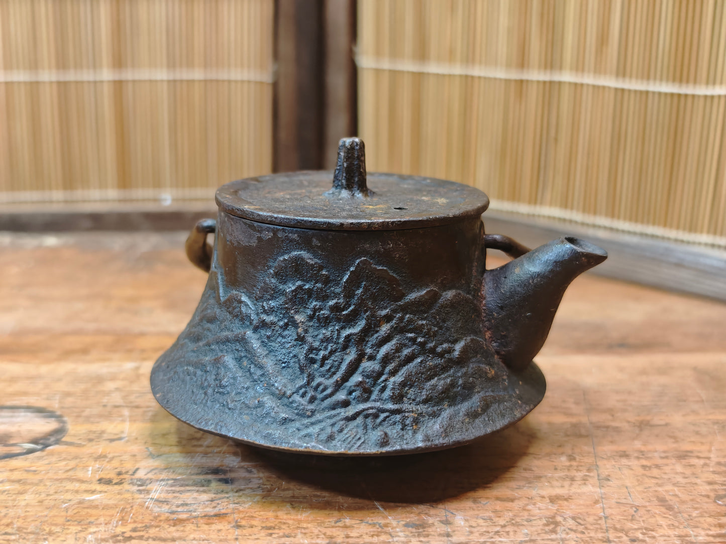 Japanese Tetsubin 1940s Cast Iron Teapot Hand Engraved Landscape Kettle