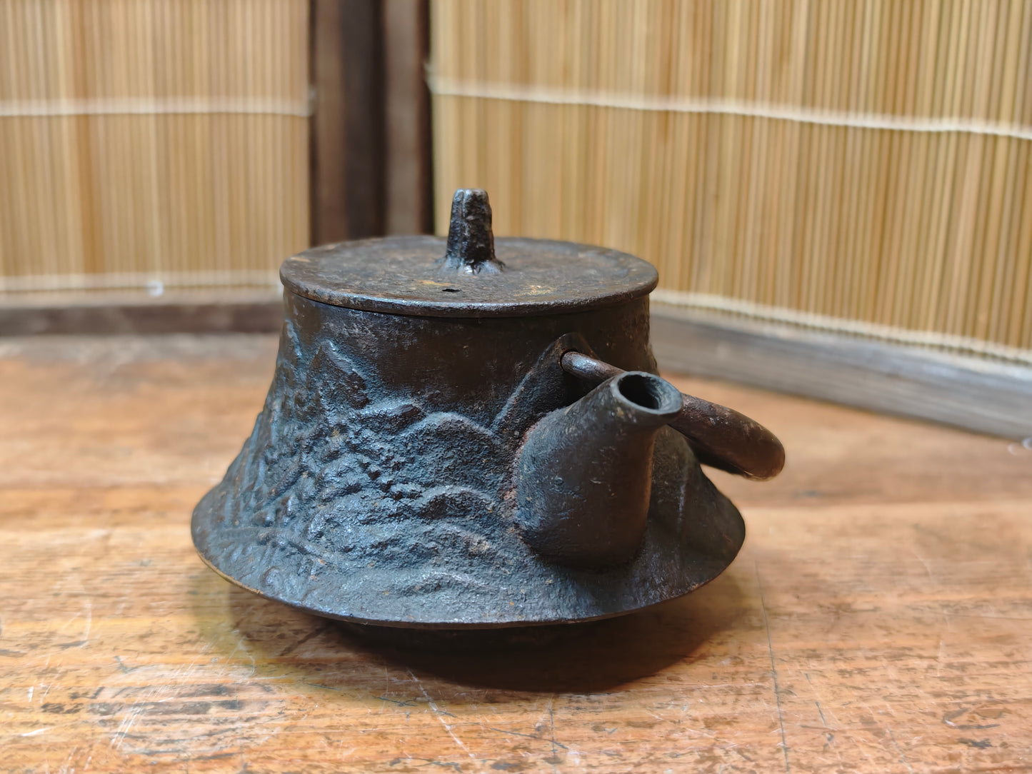 Japanese Tetsubin 1940s Cast Iron Teapot Hand Engraved Landscape Kettle