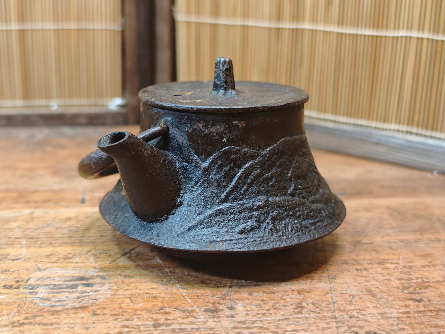 Japanese Tetsubin 1940s Cast Iron Teapot Hand Engraved Landscape Kettle