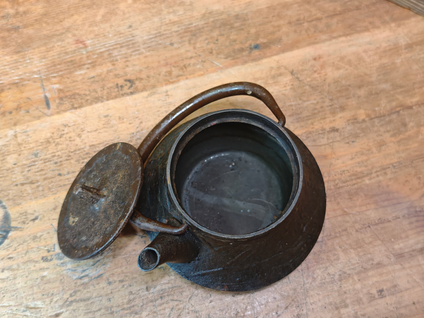 Japanese Tetsubin 1940s Cast Iron Teapot Hand Engraved Landscape Kettle